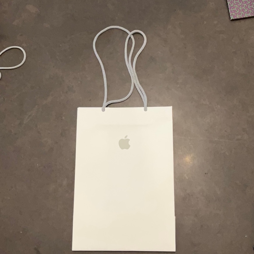 Apple shopping bag